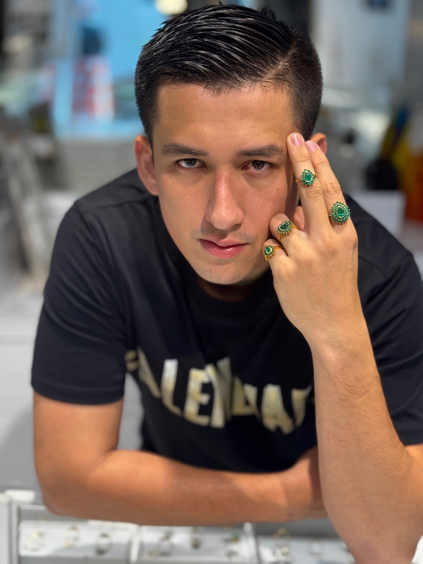 Anillos con esmeraldas colombianas en oro
